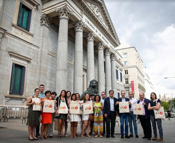 Madrid se acerca a los centros educativos del occidente de Asturias