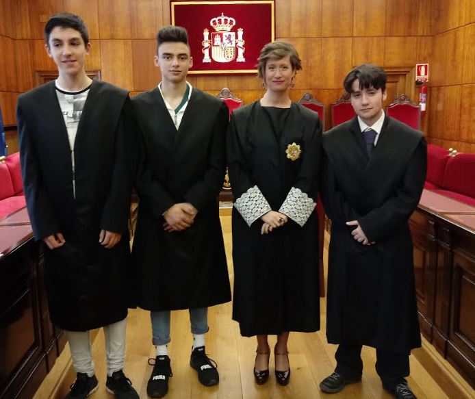 Alumnos de 4º de ESO participan en la simulación de un juicio oral en el TSJA