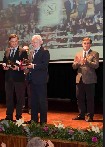 Emotiva entrega de los Pupitres de Honor concedidos en el X aniversario del Foro Comunicación y Escuela